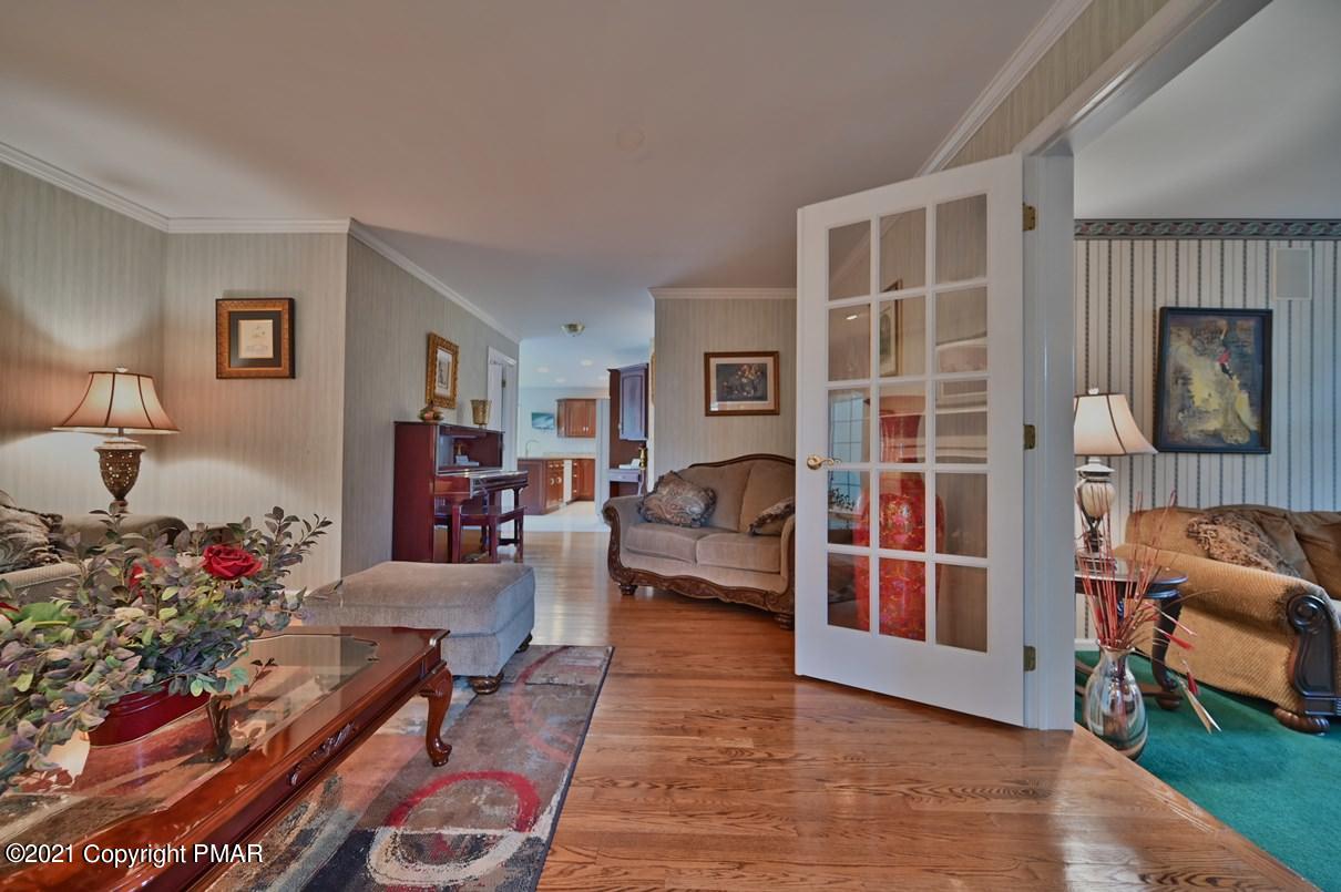 5542 Bridle Road Stroudsburg, PA 18360 - Photo 23 of 114 Living Room