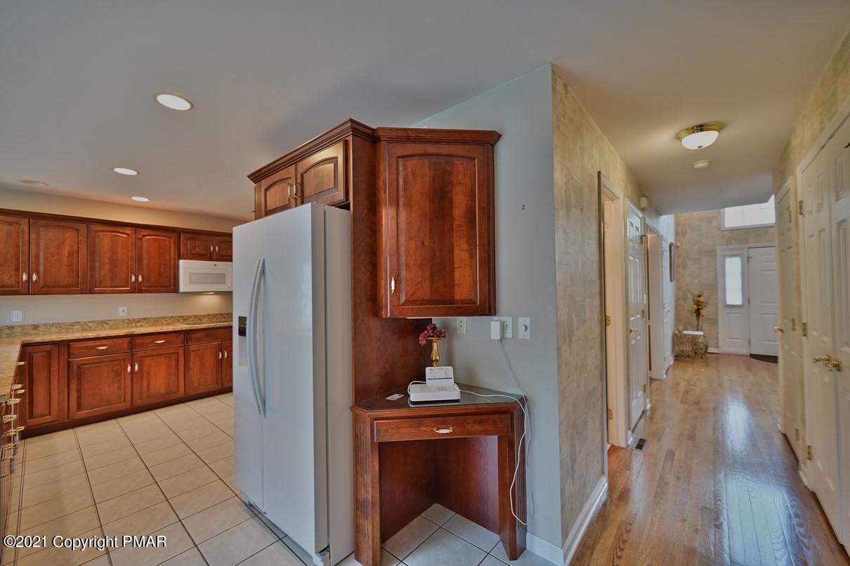5542 Bridle Road Stroudsburg, PA 18360 - Photo 26 of 114 Kitchen