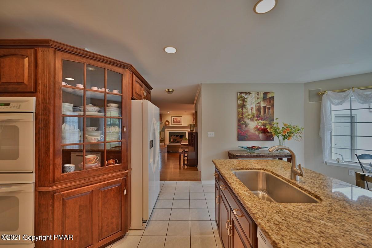 5542 Bridle Road Stroudsburg, PA 18360 - Photo 32 of 114 Granite Countertops
