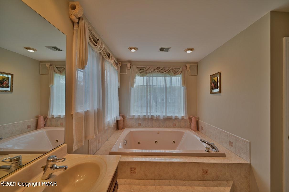 5542 Bridle Road Stroudsburg, PA 18360 - Photo 73 of 114 Master Bathroom