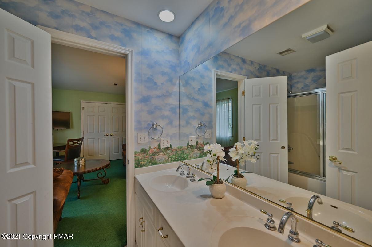 5542 Bridle Road Stroudsburg, PA 18360 - Photo 87 of 114 Jack & Jill Bathroom