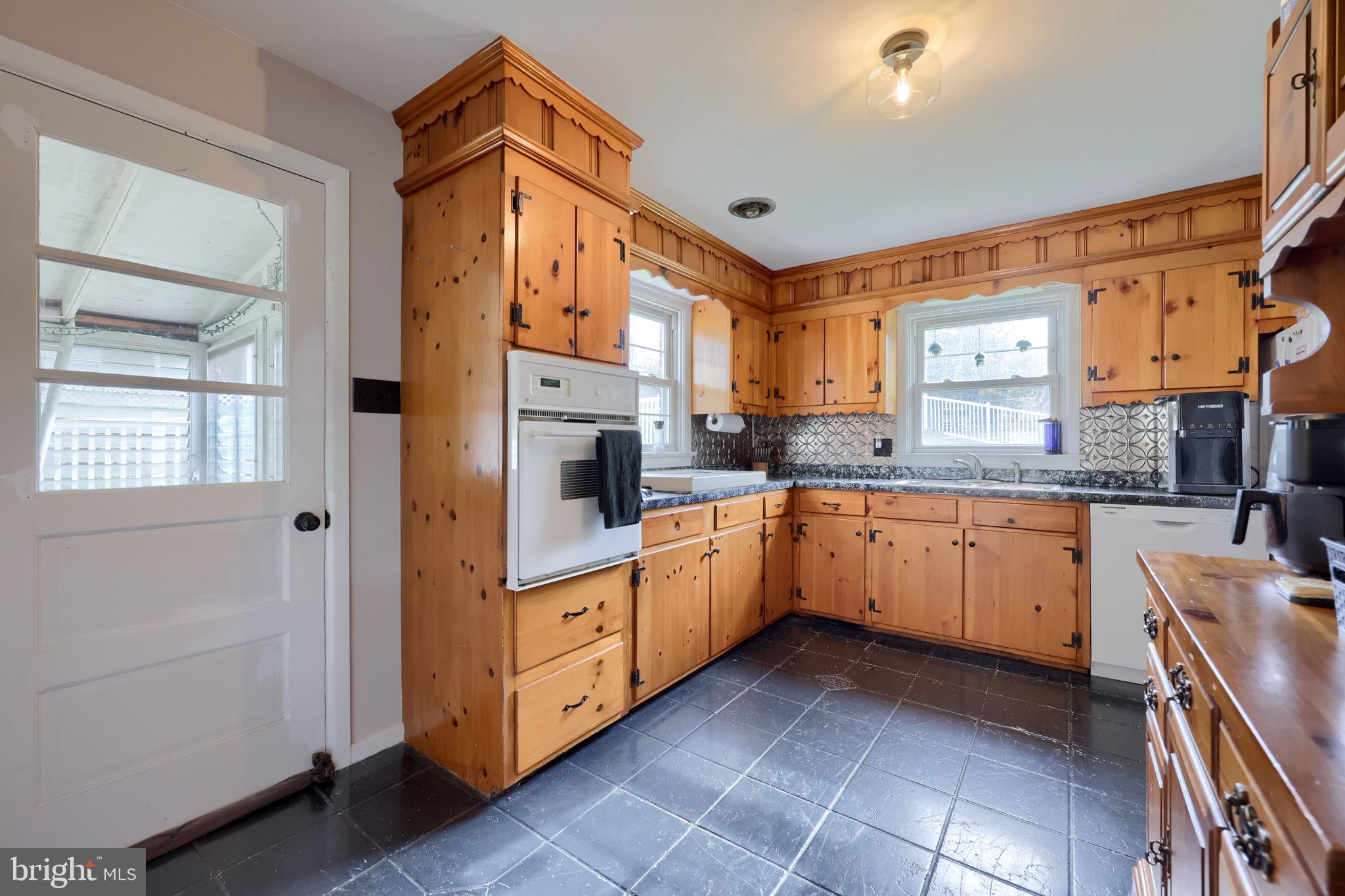 871 North Sumner Street York, PA 17404 - Photo 11 of 36