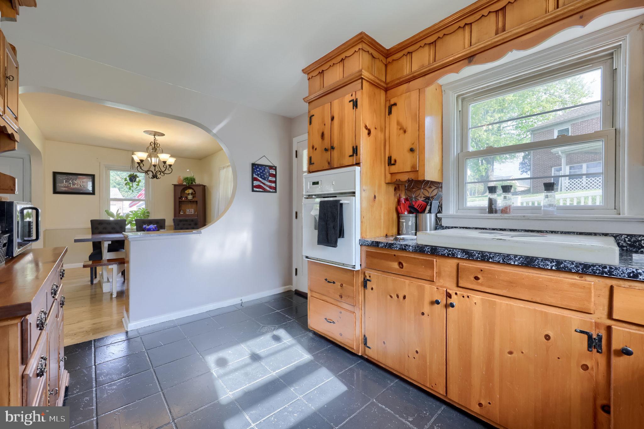 871 North Sumner Street York, PA 17404 - Photo 13 of 36