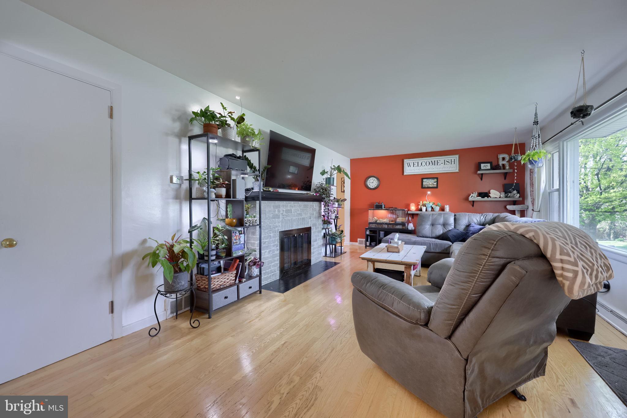 871 North Sumner Street York, PA 17404 - Photo 7 of 36