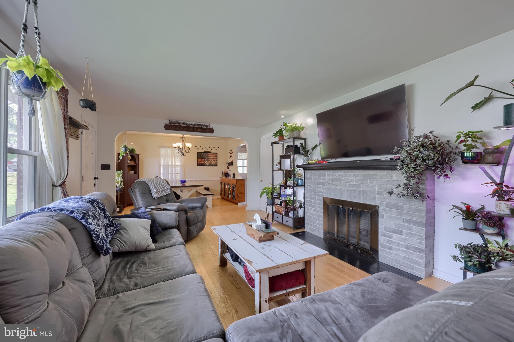 871 North Sumner Street York, PA 17404 - Photo 9 of 36