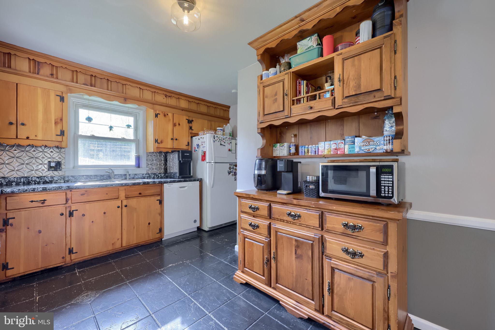 871 North Sumner Street York, PA 17404 - Photo 10 of 36