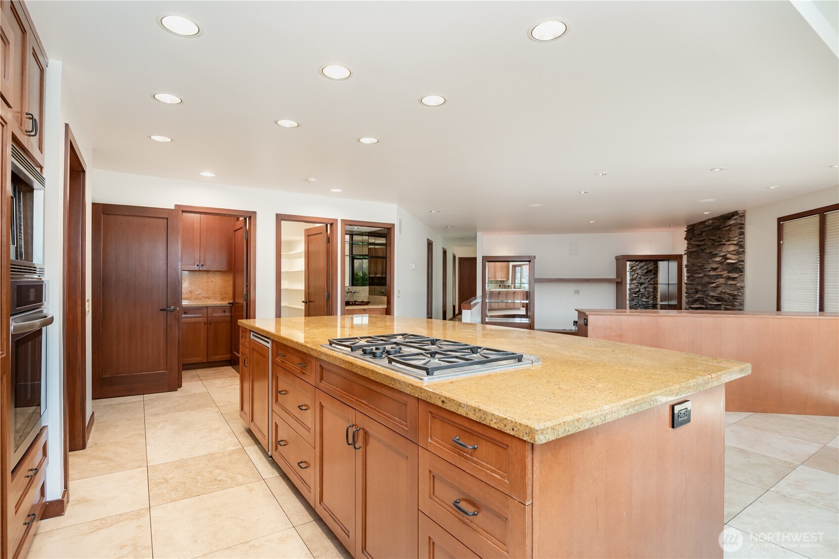 88 Cascade Key Bellevue, WA 98006 - Photo 14 of 37