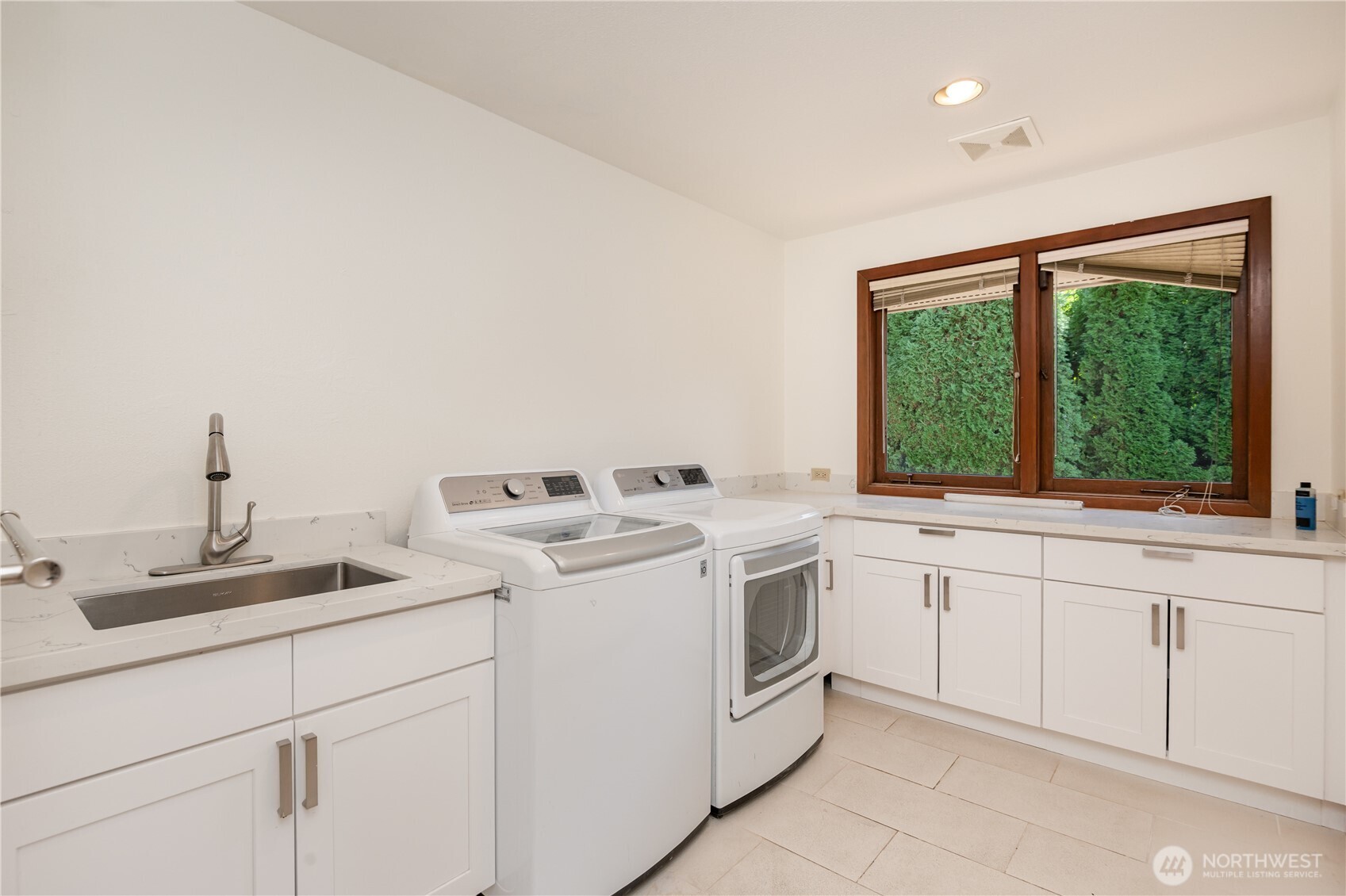 88 Cascade Key Bellevue, WA 98006 - Photo 33 of 37