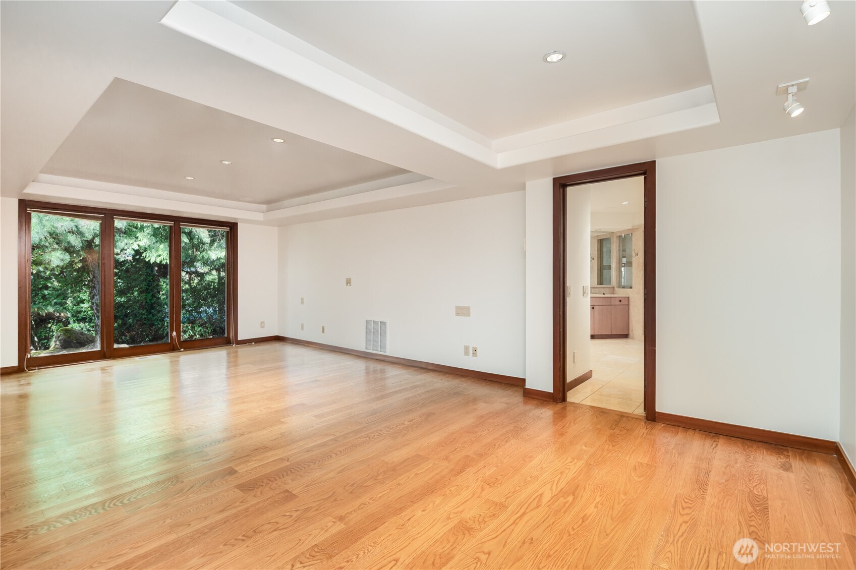 88 Cascade Key Bellevue, WA 98006 - Photo 10 of 37