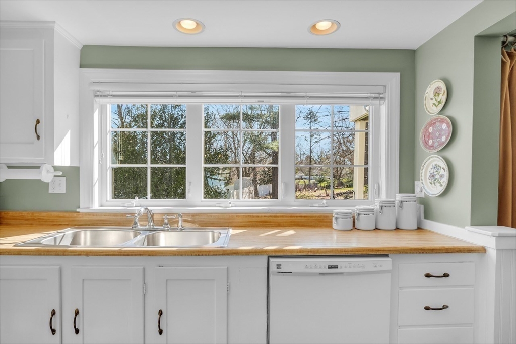 6 Virginia Road Andover, MA 01810 - Photo 7 of 34 Gallery Image 7