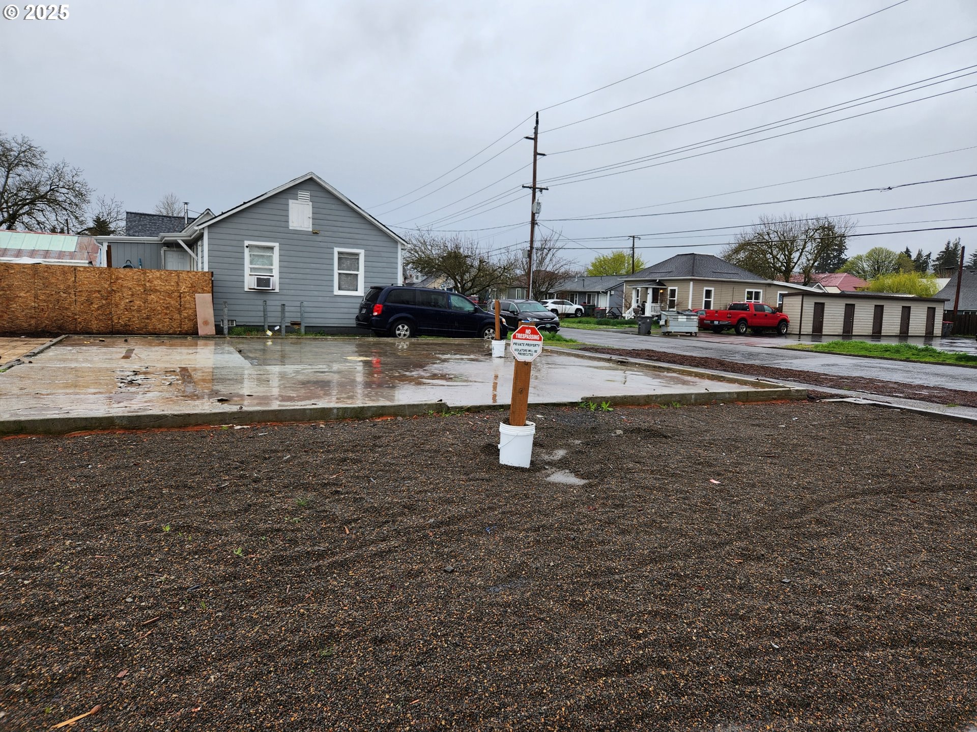 518 South Bridge Street Sheridan, OR 97378 - Photo 3 of 6 a front view of a house with a yard