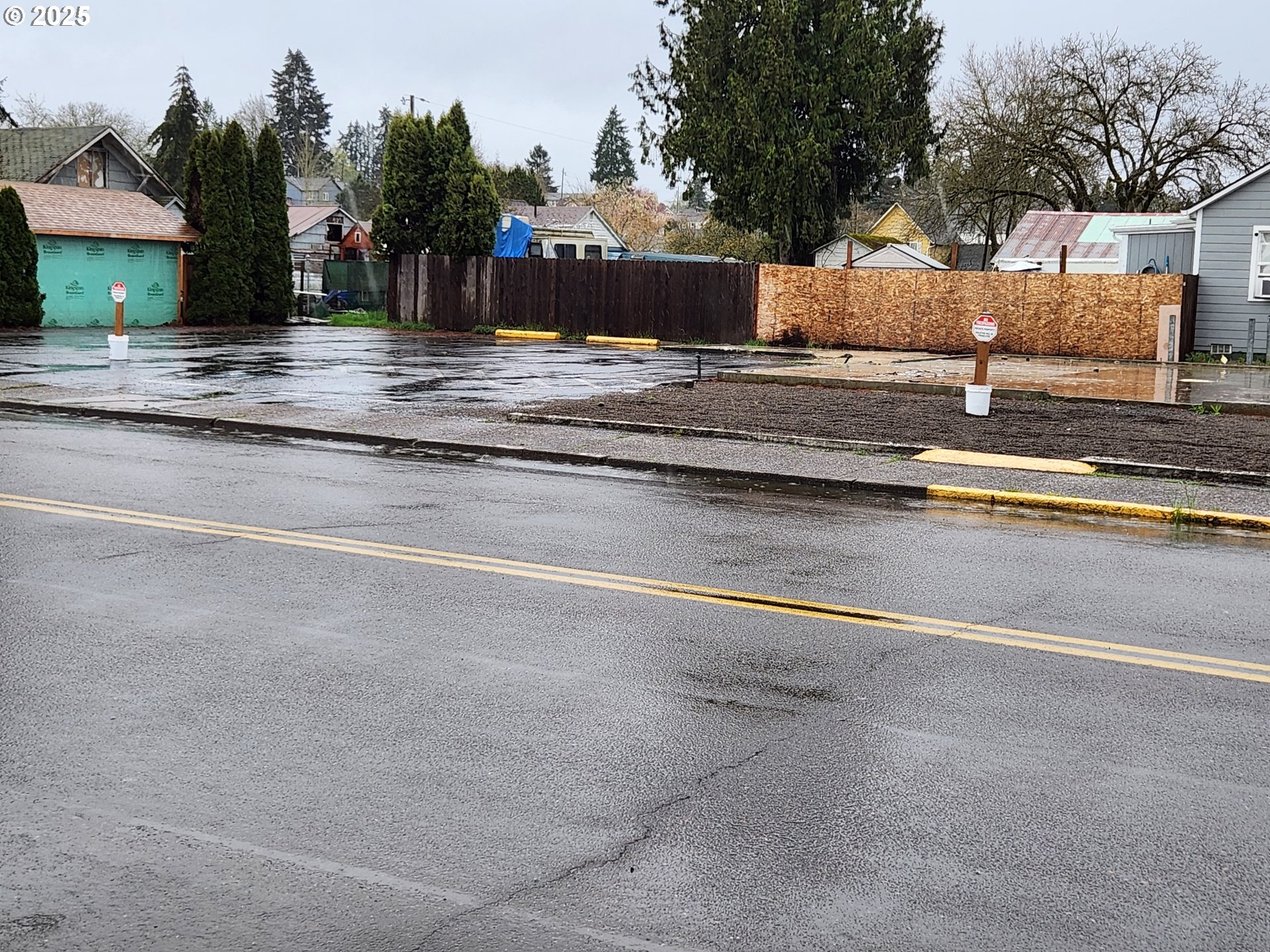 518 South Bridge Street Sheridan, OR 97378 - Photo 4 of 6 a view of street with houses