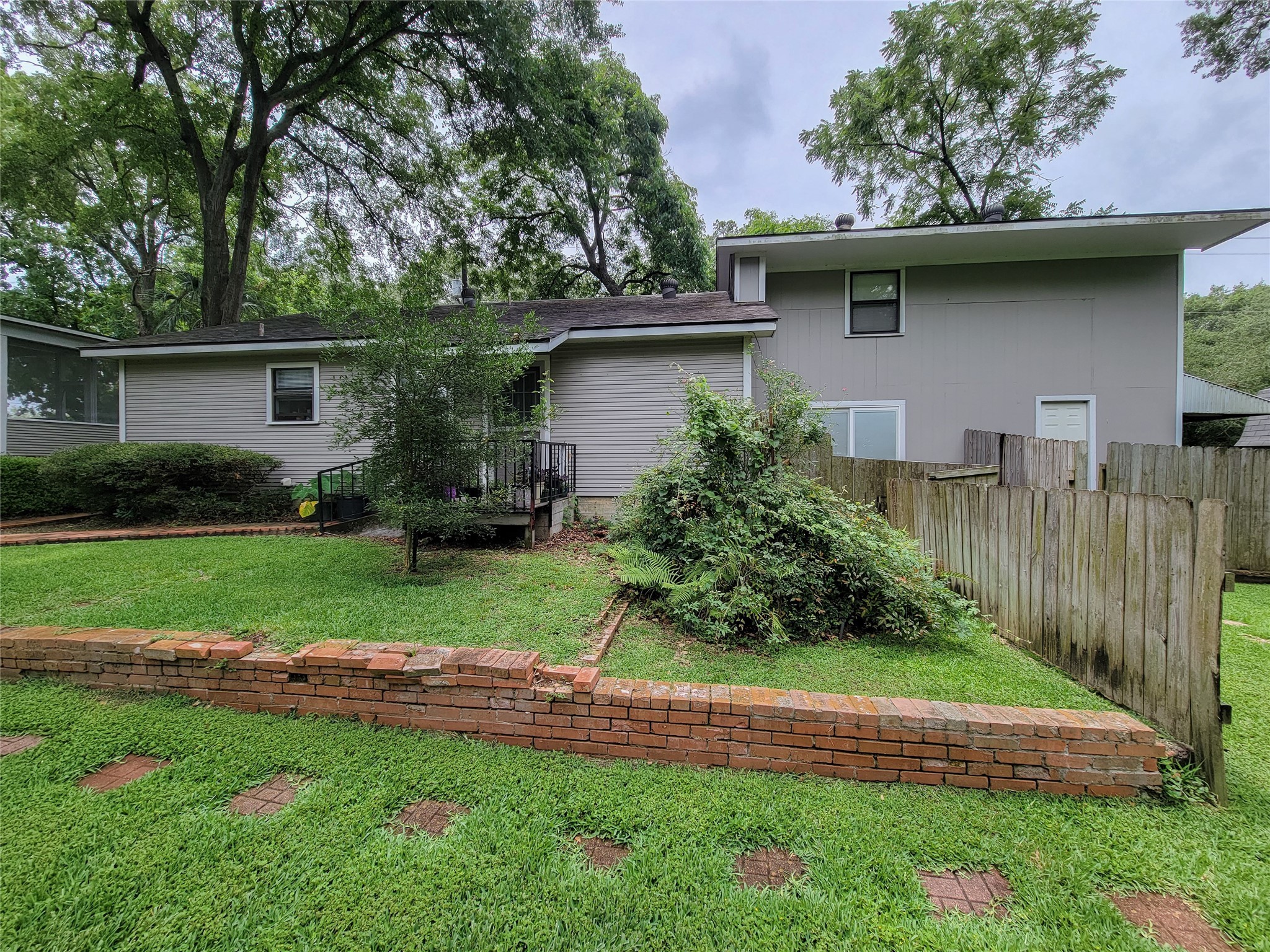1406 Key Street Brenham, TX 77833 - Photo 41 of 50 a front view of a house with a yard