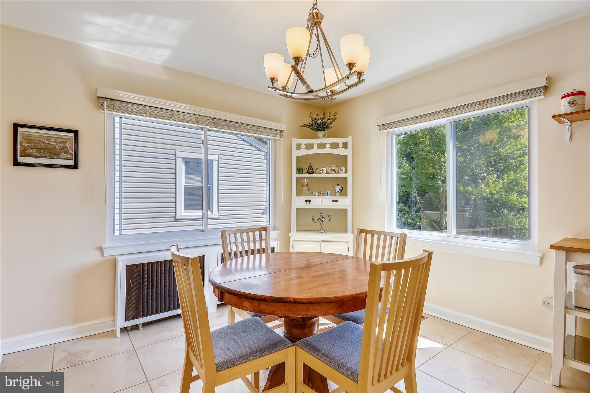 6409 Taylor Road Riverdale, MD 20737 - Photo 7 of 45 Light and bright dining