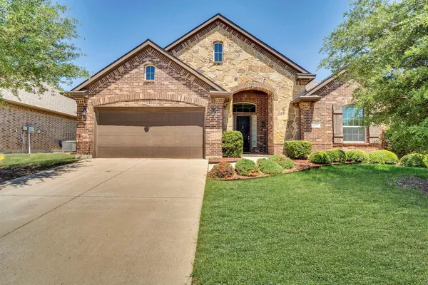 $415,000 | 417 Ashlawn Drive, Midlothian, TX 76065
