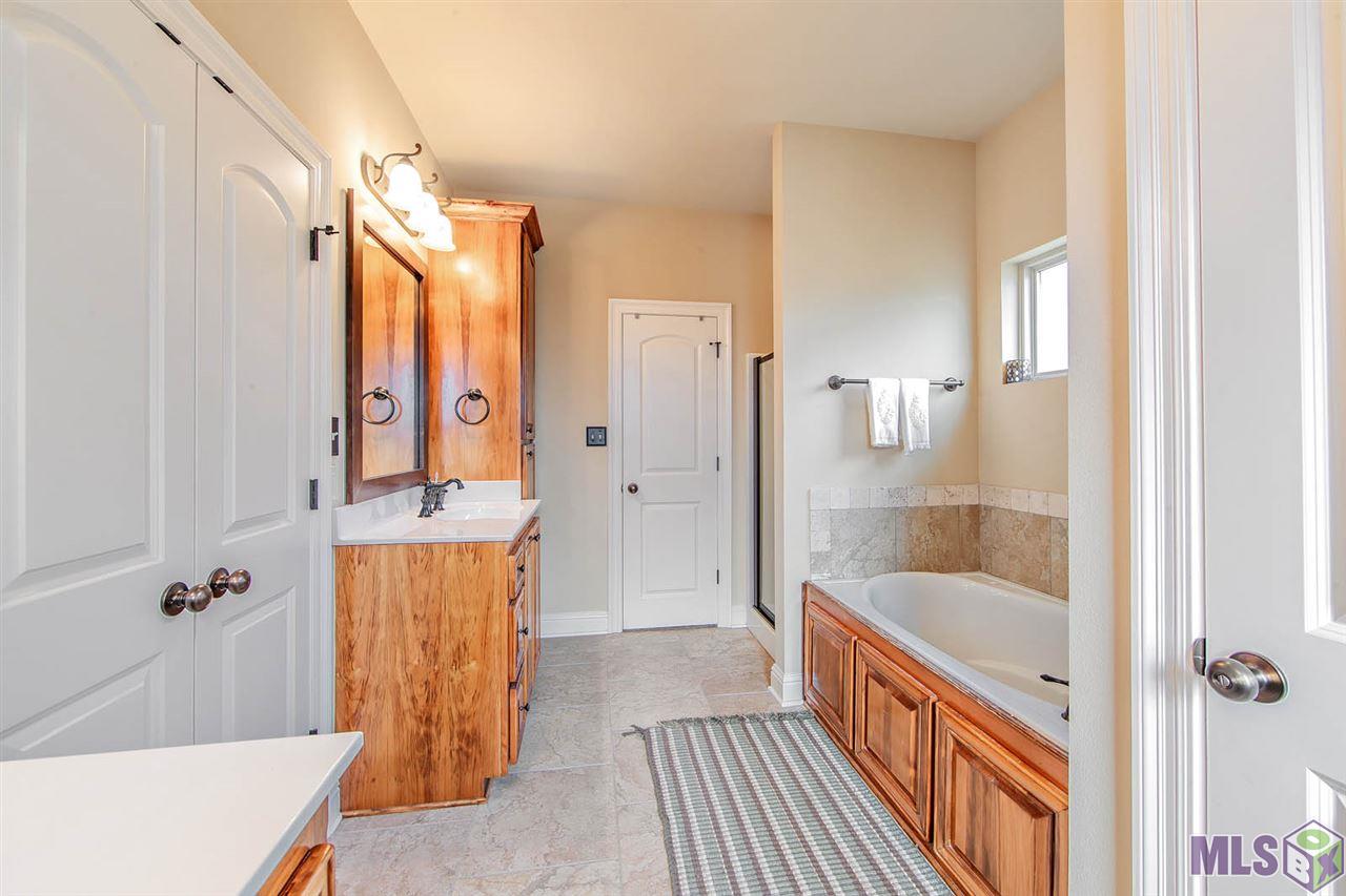227 Waverly Road Thibodaux, LA 70301 - Photo 10 of 13 Master Bathroom