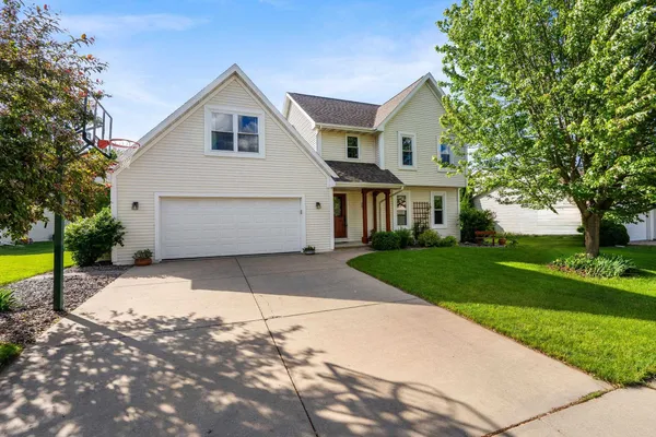 $449,900 | 4501 North Stonebridge Court, Appleton, WI 54913