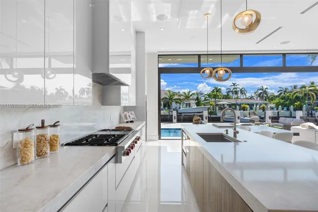 $5,975,000 | 4910 Northeast 27th Avenue, Lighthouse Point, FL 33064