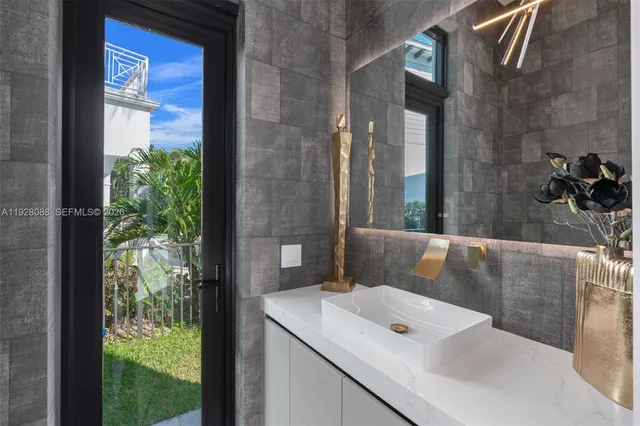 $5,975,000 | 4910 Northeast 27th Avenue, Lighthouse Point, FL 33064