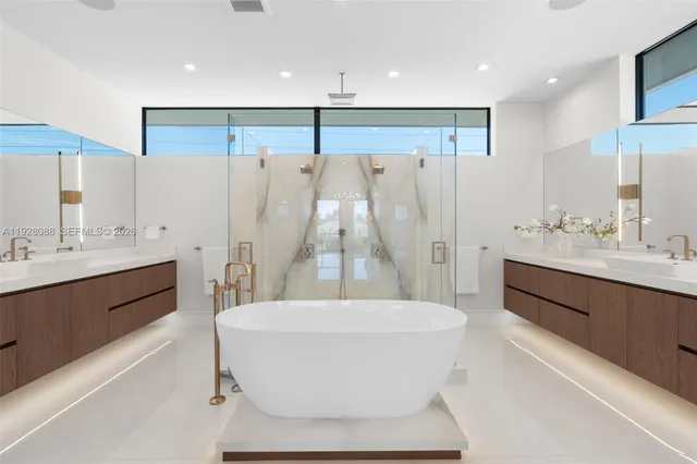 $5,975,000 | 4910 Northeast 27th Avenue, Lighthouse Point, FL 33064