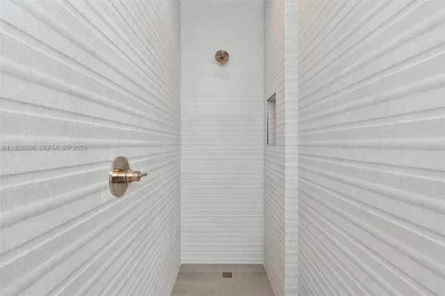 $5,975,000 | 4910 Northeast 27th Avenue, Lighthouse Point, FL 33064