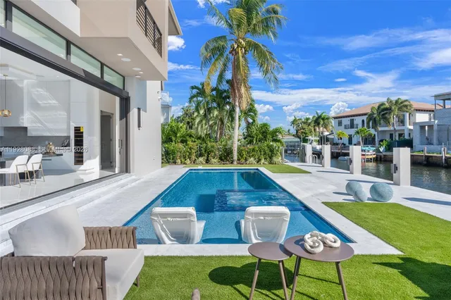 $5,975,000 | 4910 Northeast 27th Avenue, Lighthouse Point, FL 33064