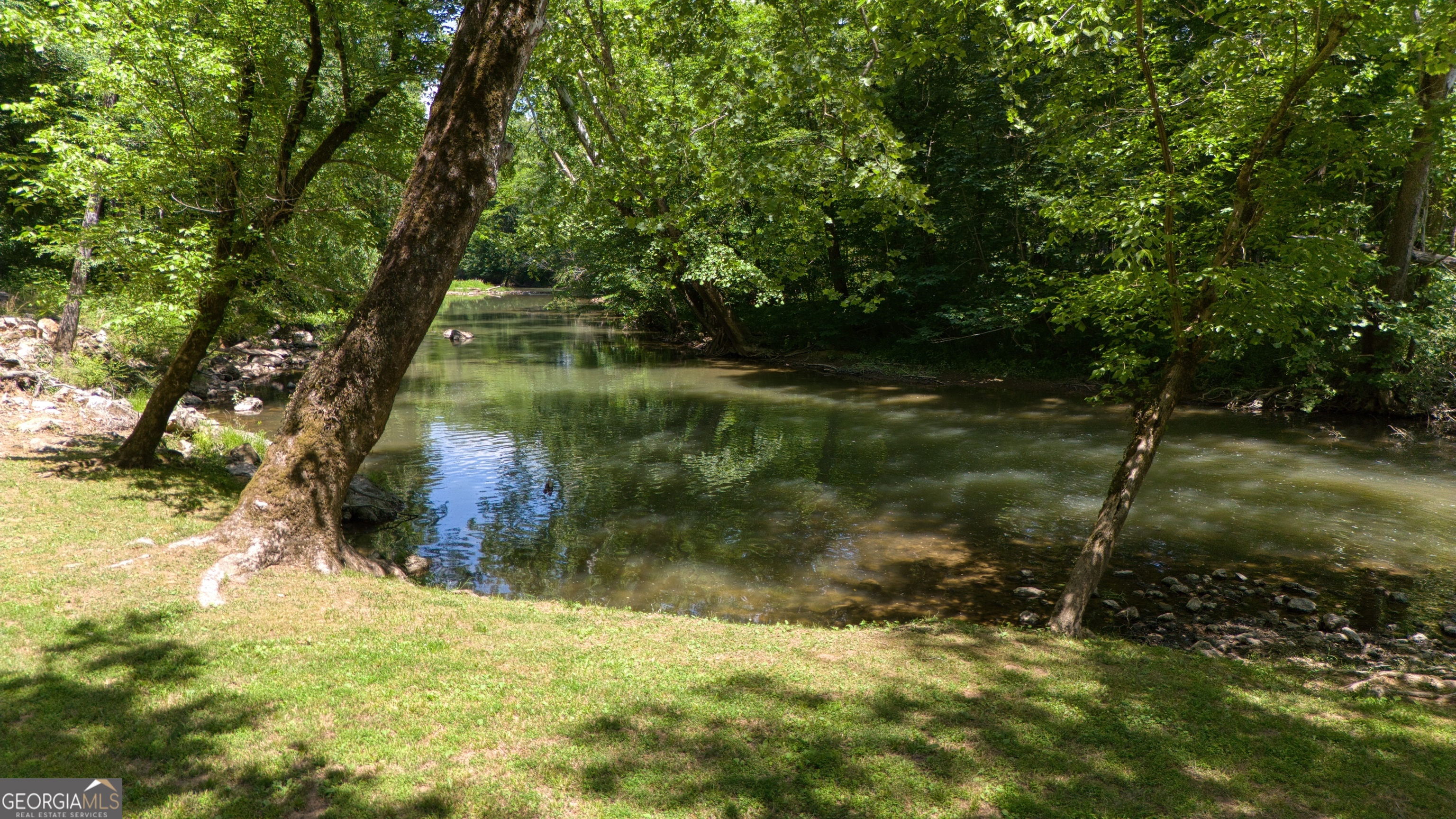 610 Kings Bridge Road Cave Spring, GA 30124 - Photo 68 of 72 a backyard of a house with lots of green space