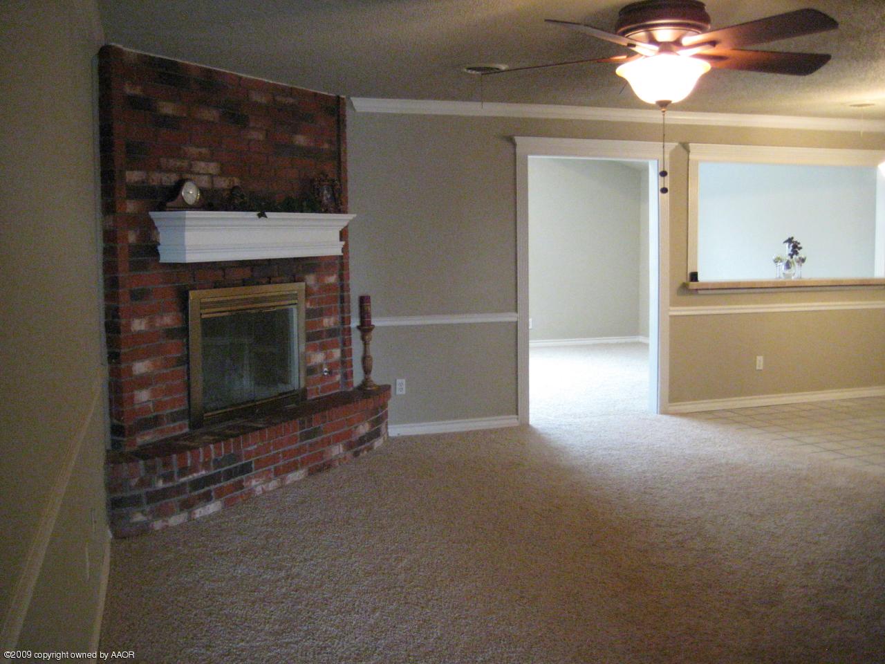 5214 Royce Drive Amarillo, TX 79110 - Photo 2 of 13 Living looking into 2nd Living