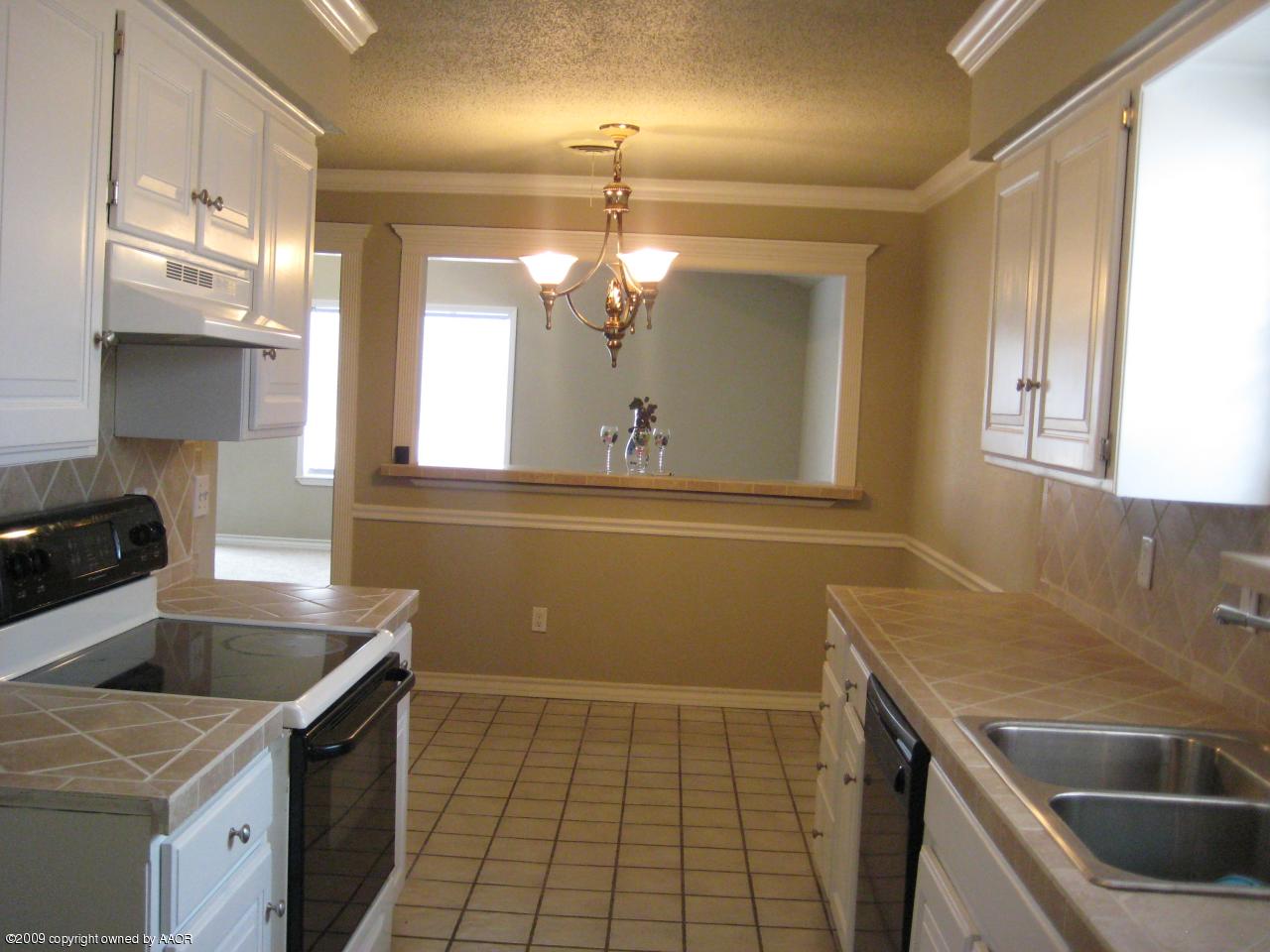 5214 Royce Drive Amarillo, TX 79110 - Photo 4 of 13 Kitchen and Breakfast