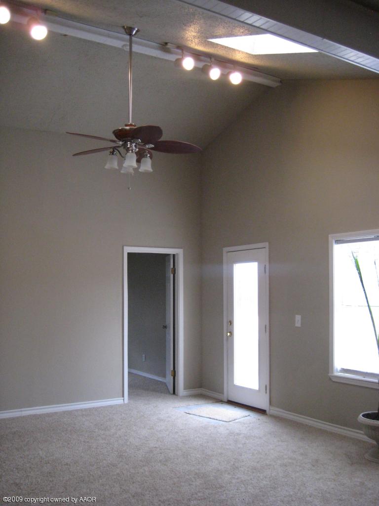 5214 Royce Drive Amarillo, TX 79110 - Photo 8 of 13 2nd Living