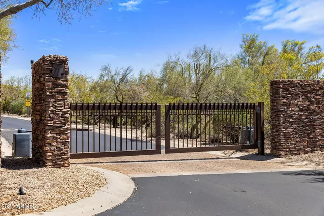 $1,799,999 | 30989 North 77th Way, Scottsdale, AZ 85266