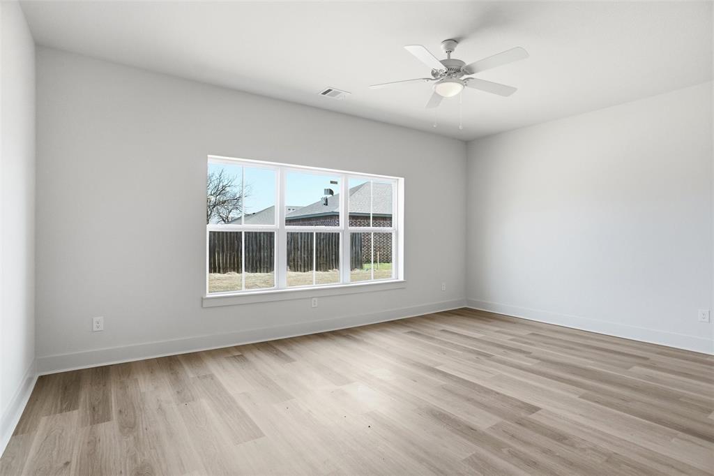 307 Railroad Avenue Sanger, TX 76266 - Photo 13 of 25