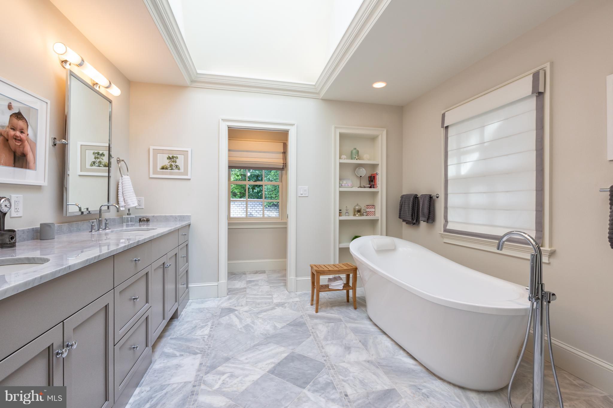 3211 Foxhall Road Northwest Washington, DC 20016 - Photo 22 of 30 Soaking Tub