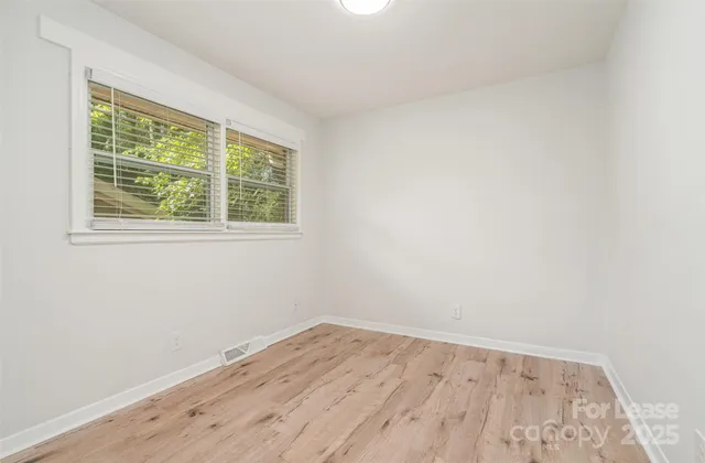 $1,095 | 602 Camrose Drive, Charlotte, NC 28215