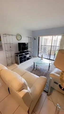 $75,000 | 10466 Sunrise Lakes Boulevard, Unit 307, Sunrise, FL 33322