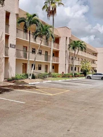 $75,000 | 10466 Sunrise Lakes Boulevard, Unit 307, Sunrise, FL 33322