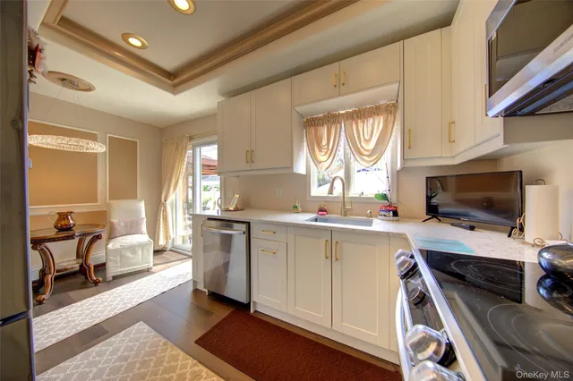 $1,299,000 | 997 Glen Drive, Franklin Square, NY 11010