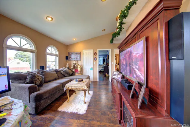 $1,299,000 | 997 Glen Drive, Franklin Square, NY 11010