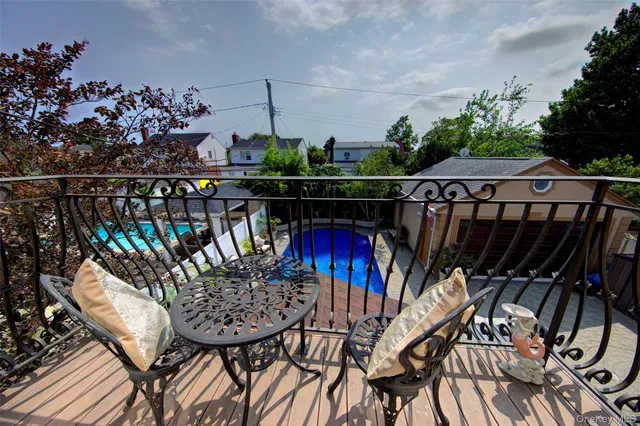 $1,299,000 | 997 Glen Drive, Franklin Square, NY 11010