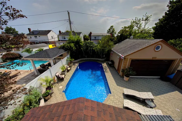 $1,299,000 | 997 Glen Drive, Franklin Square, NY 11010