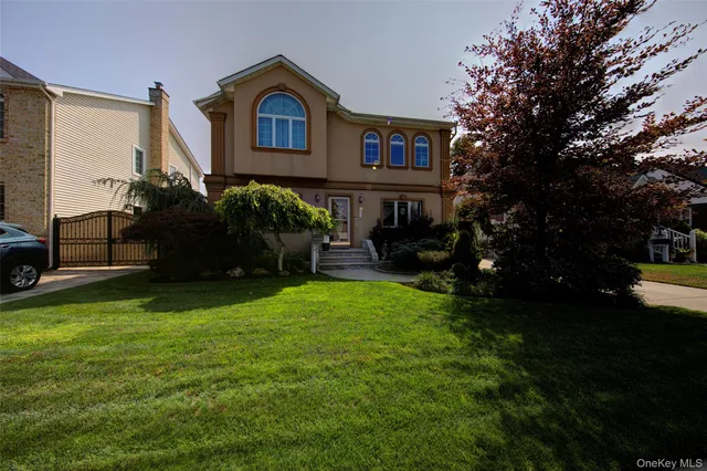 $1,299,000 | 997 Glen Drive, Franklin Square, NY 11010