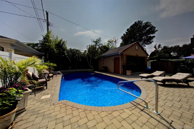 $1,299,000 | 997 Glen Drive, Franklin Square, NY 11010