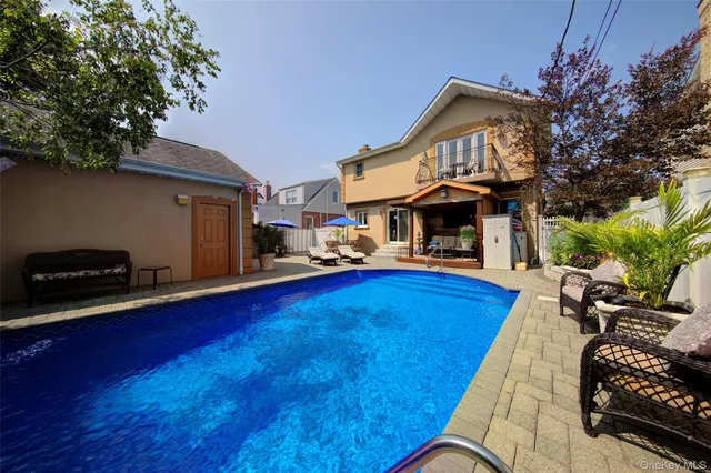 $1,299,000 | 997 Glen Drive, Franklin Square, NY 11010