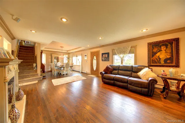 $1,299,000 | 997 Glen Drive, Franklin Square, NY 11010