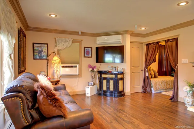 $1,299,000 | 997 Glen Drive, Franklin Square, NY 11010