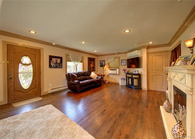 $1,299,000 | 997 Glen Drive, Franklin Square, NY 11010