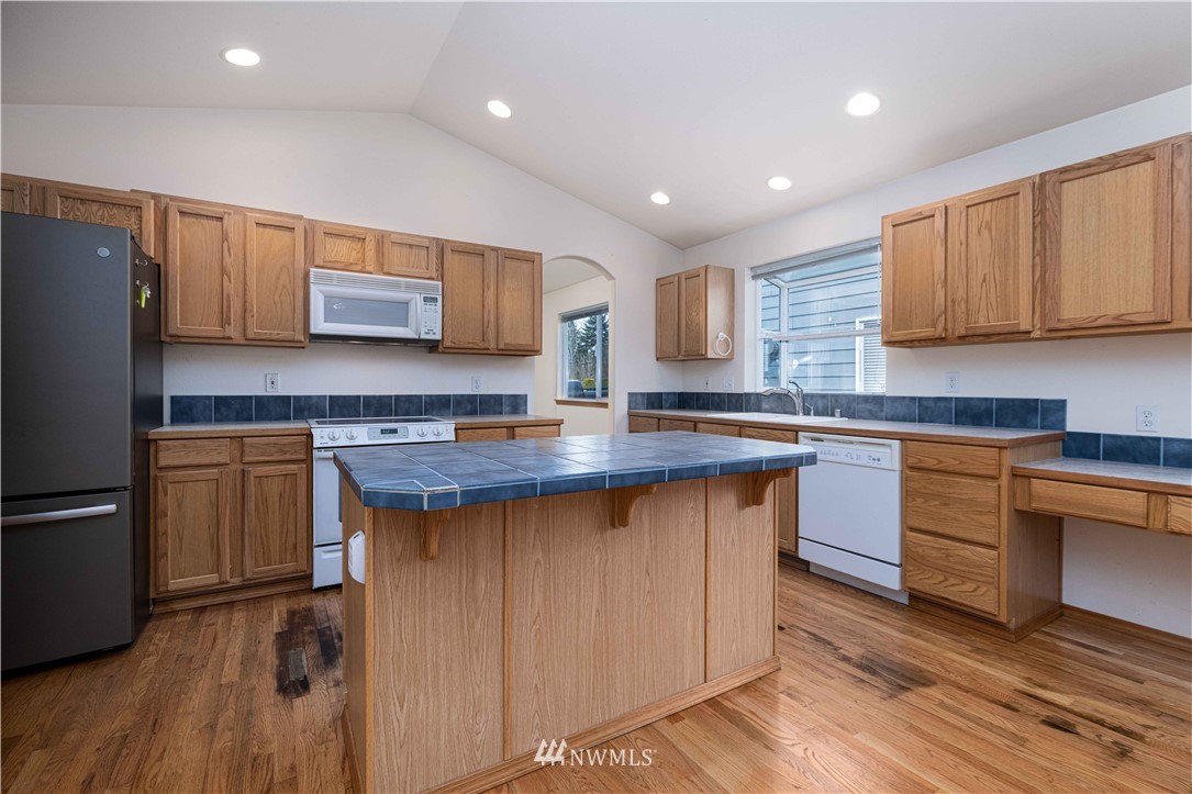 19213 1st Avenue West Bothell, WA 98012 - Photo 3 of 19 Gallery Image 3