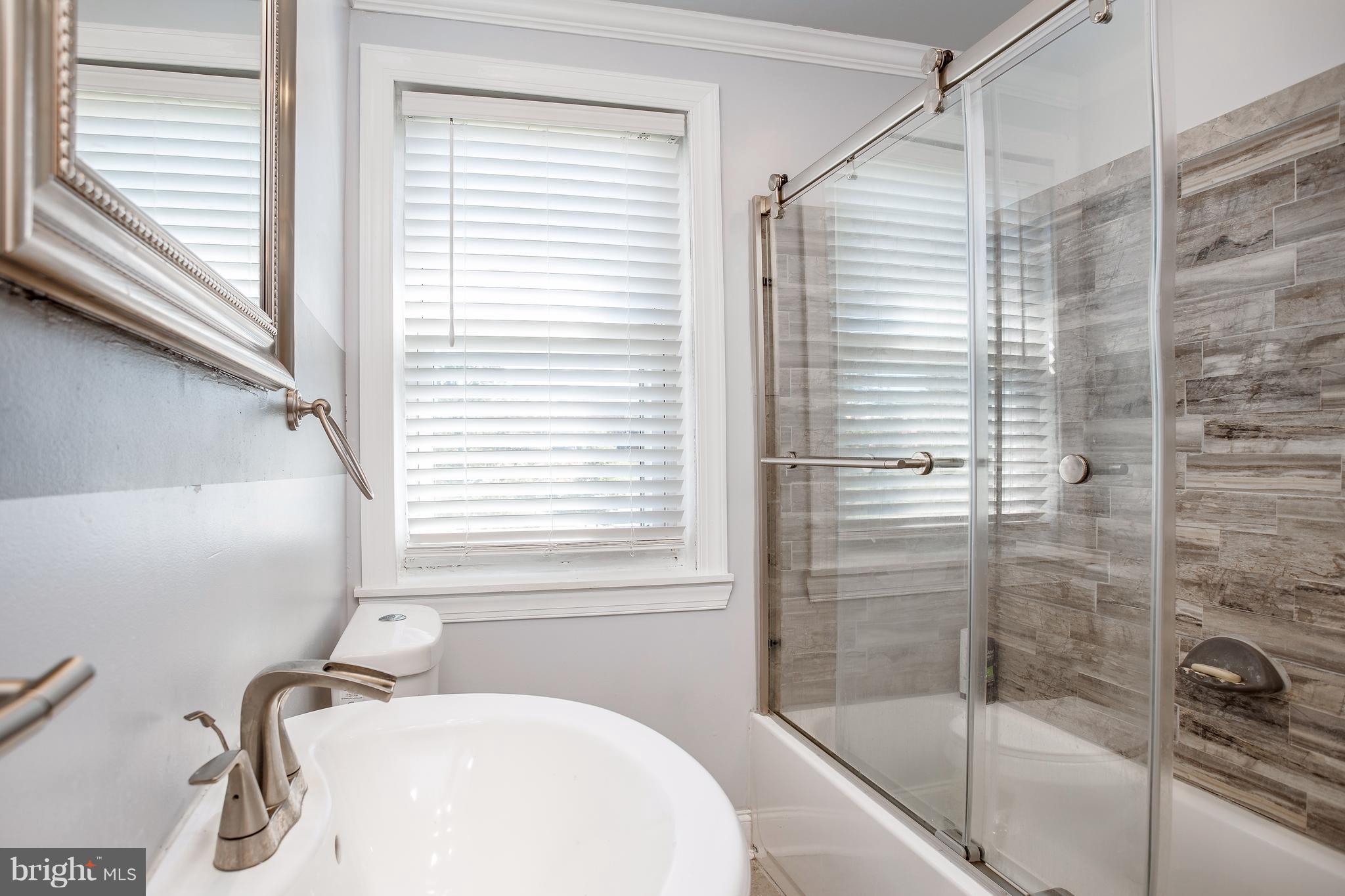 5914 Glennor Road Baltimore, MD 21239 - Photo 13 of 25 Bath
