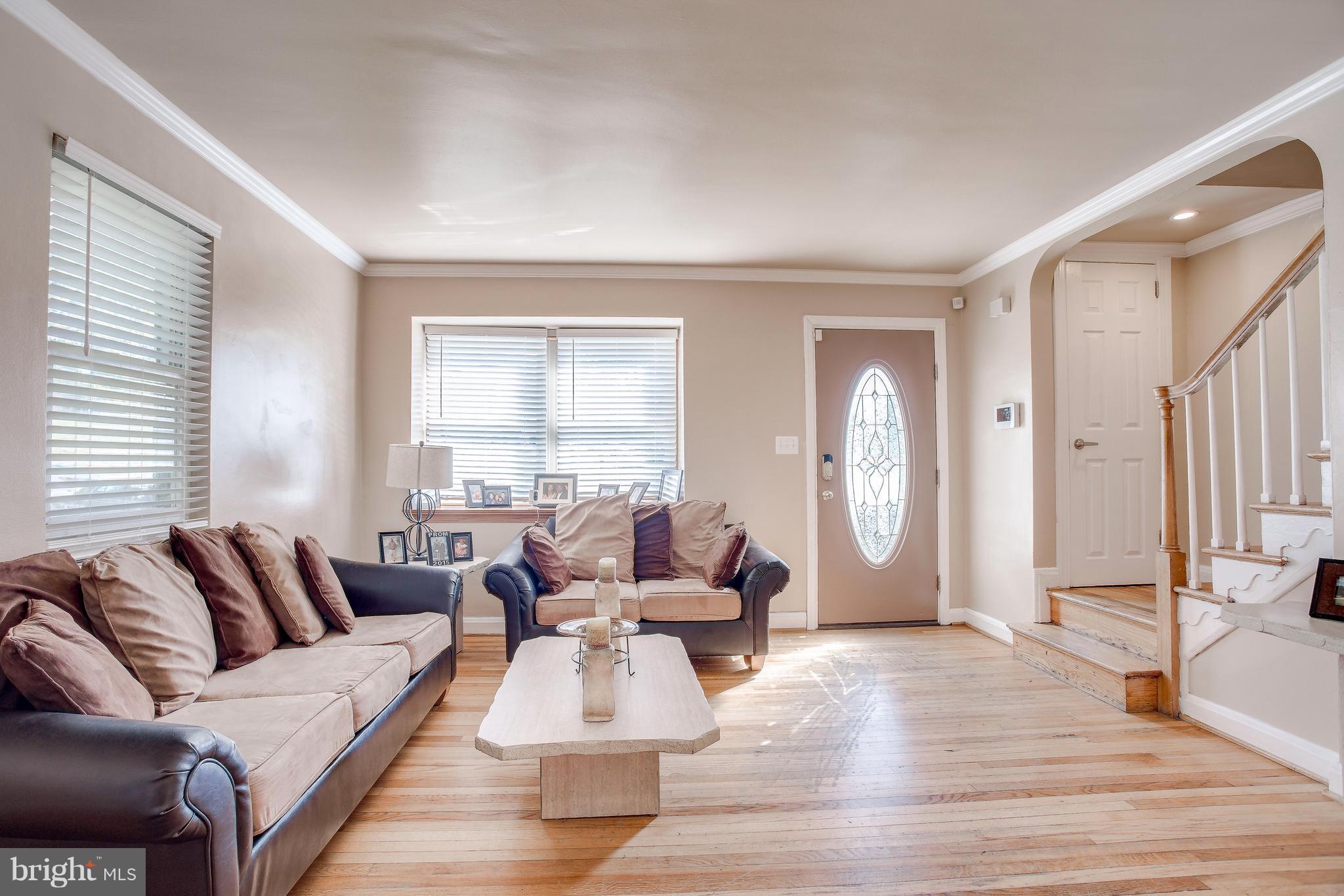 5914 Glennor Road Baltimore, MD 21239 - Photo 4 of 25 Living Room