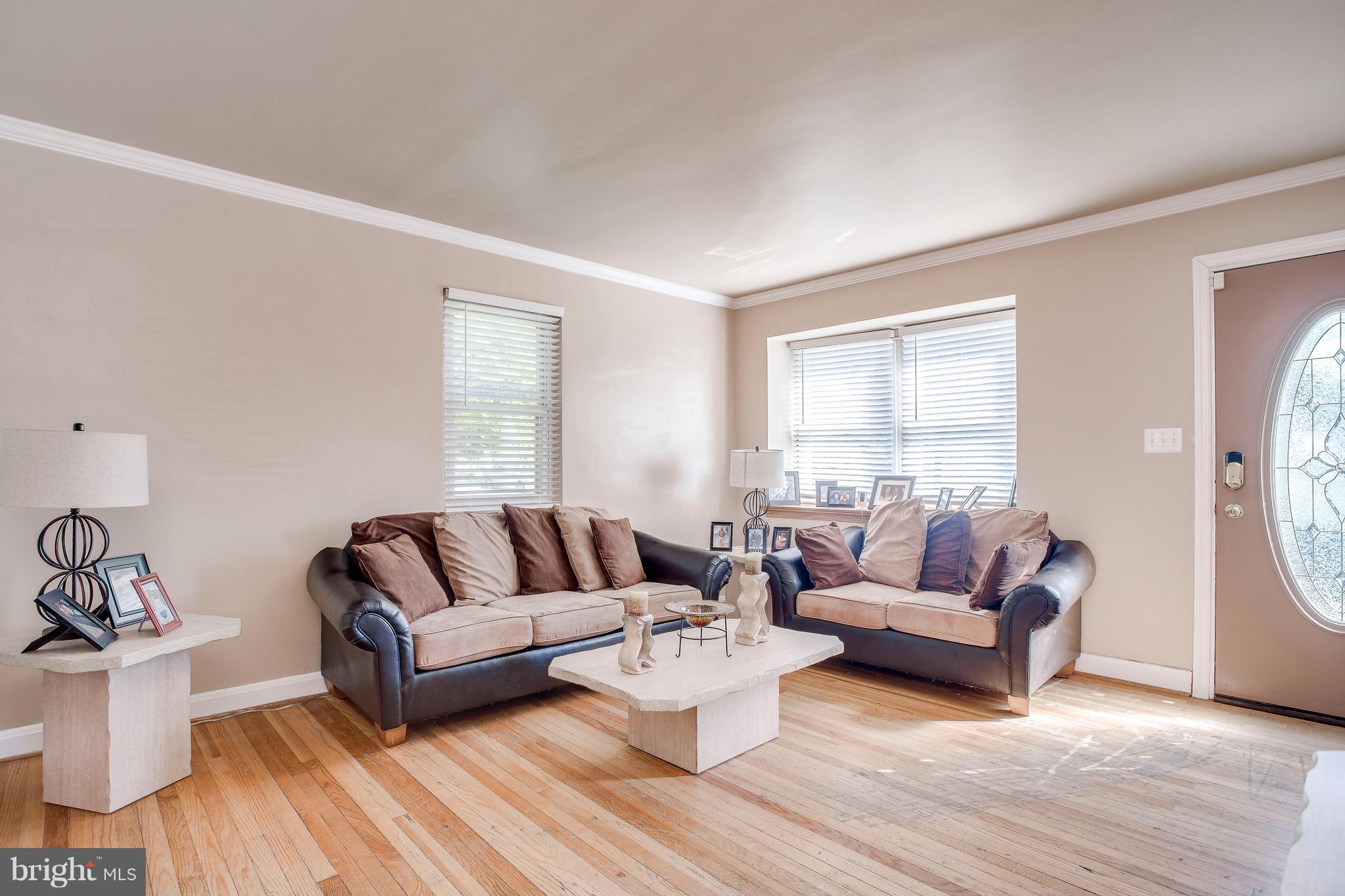 5914 Glennor Road Baltimore, MD 21239 - Photo 5 of 25 Living Room